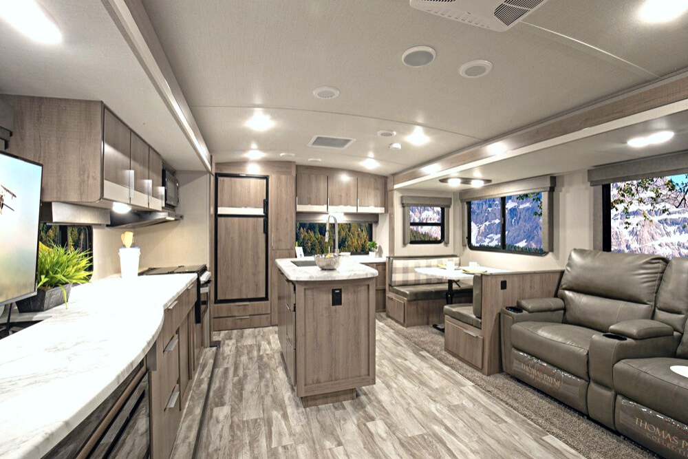 Front living fifth wheel